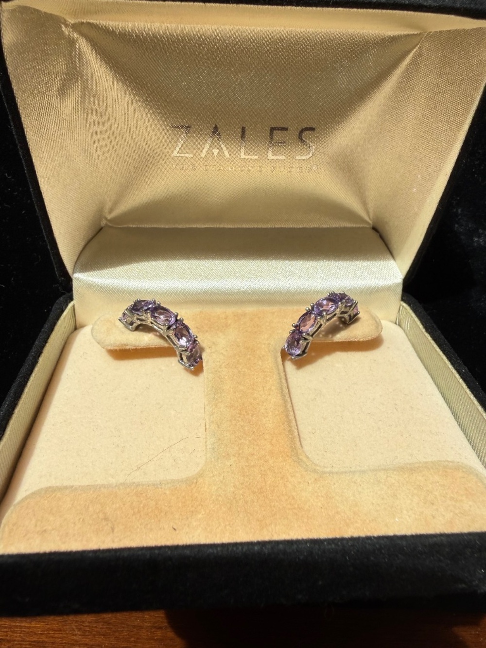 NEW BOXED BEAUTIFUL ZALES PIERCED SILVER & AMETHYST EARRINGS